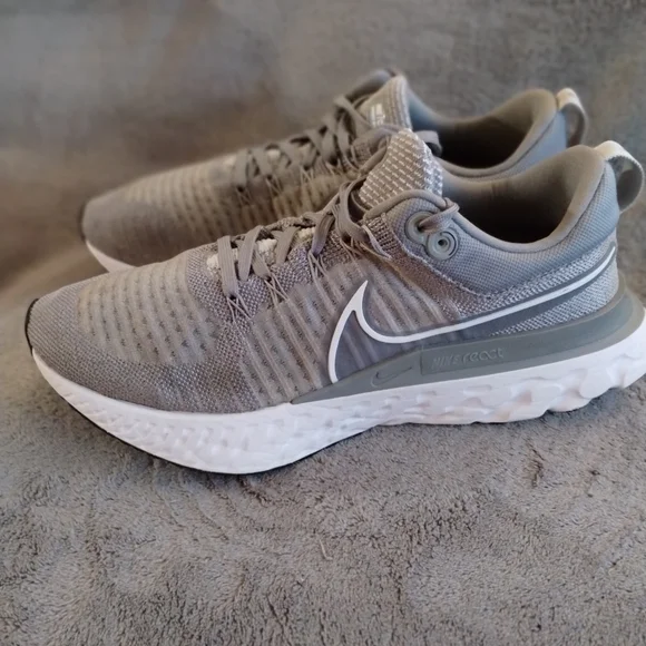 Nike Men's React Infinity Run Flyknit Size 10.5. - Picture 2 of 6